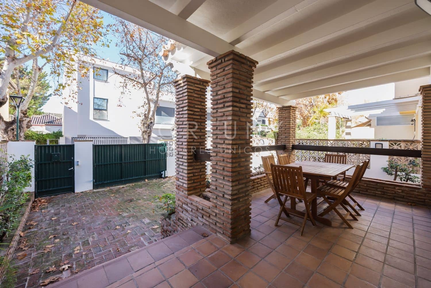 4 bedroom Townhouse for rent in Malaga city with garage - € 3,000 (Ref: 9709499)