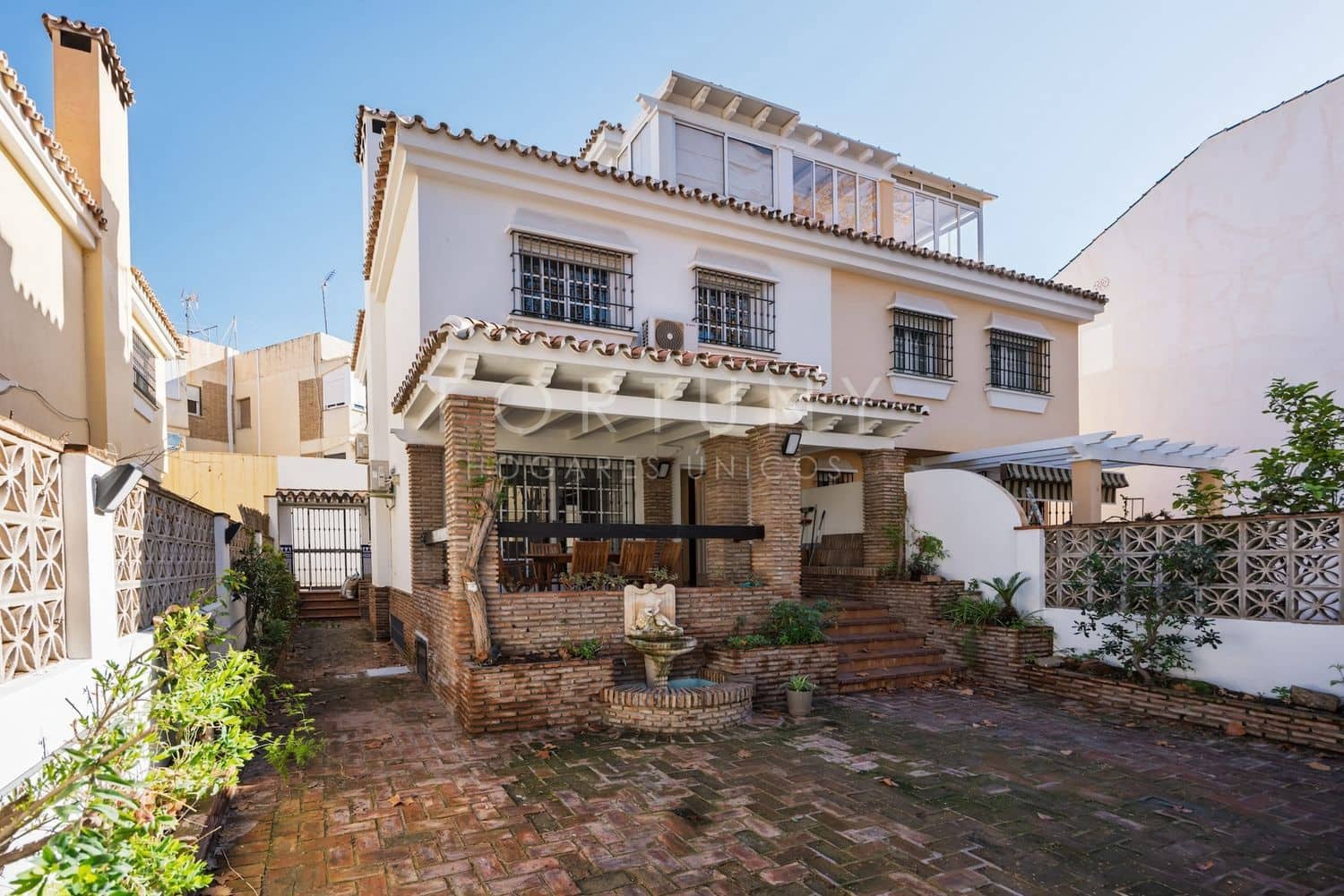 4 bedroom Townhouse for rent in Malaga city with garage - € 3,000 (Ref: 9709499)