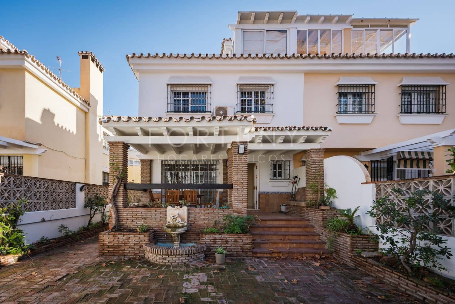 4 bedroom Townhouse for rent in Malaga city with garage - € 3,000 (Ref: 9709499)