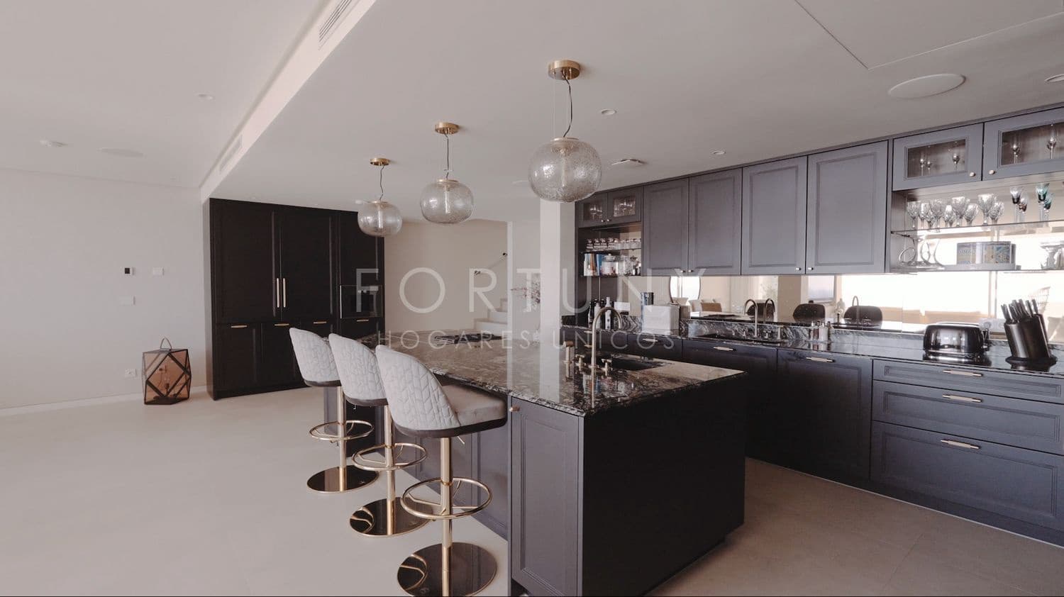 3 quarto Apartamento para venda em Ojen com piscina garagem - 2 698 000 € (Ref: 9709501)