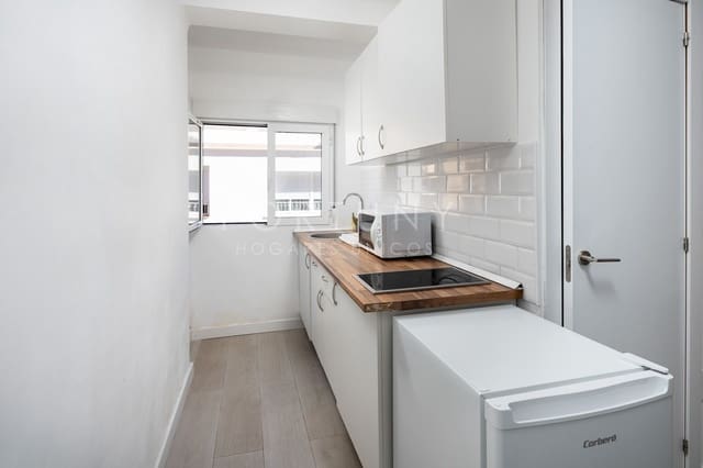 4 bedroom Apartment for sale in La Trinidad, Málaga city with garage - € 455,000 (Ref: 9709503)