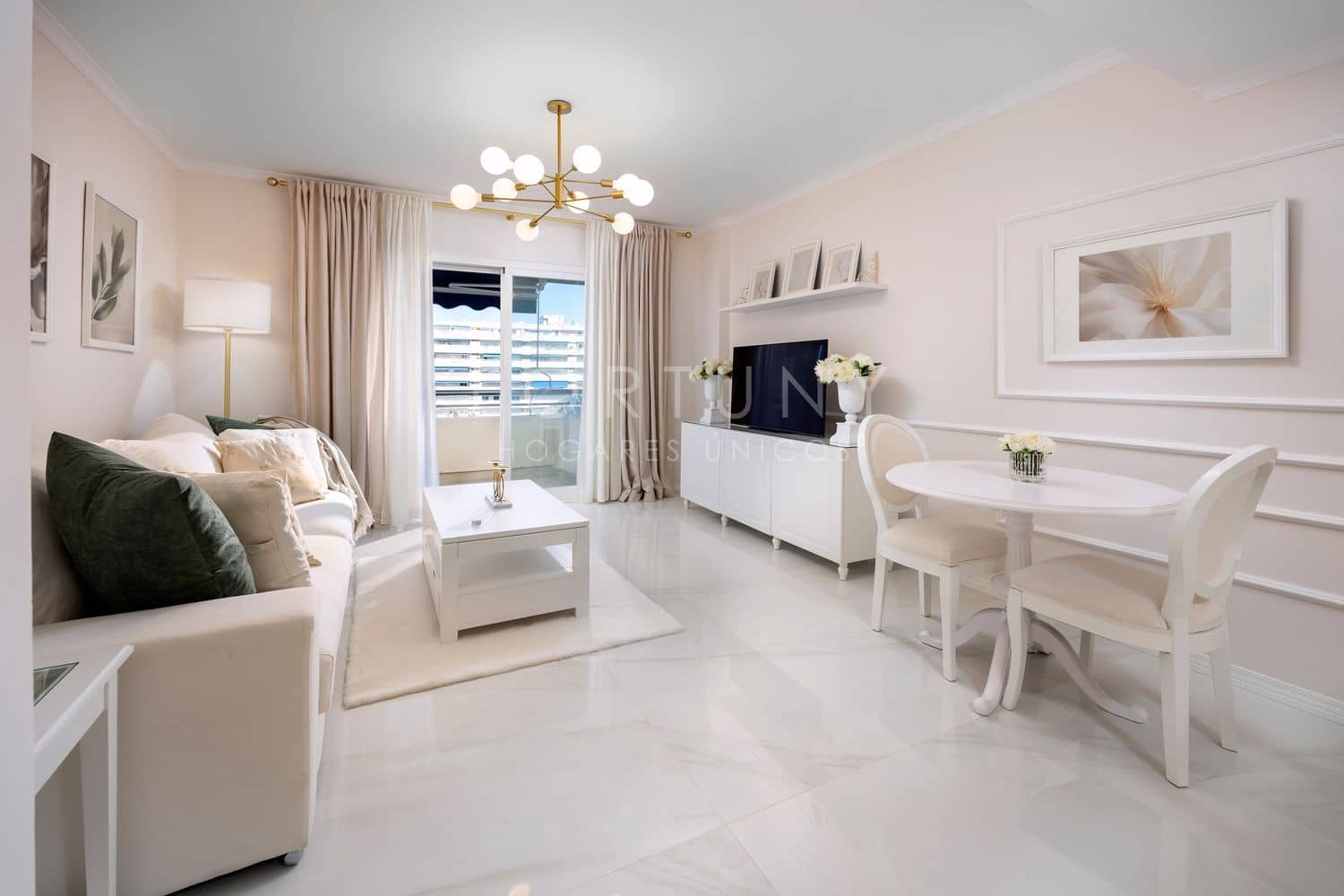 2 bedroom Apartment for rent in Puerto Banus with pool garage - € 2,800 (Ref: 9709504)