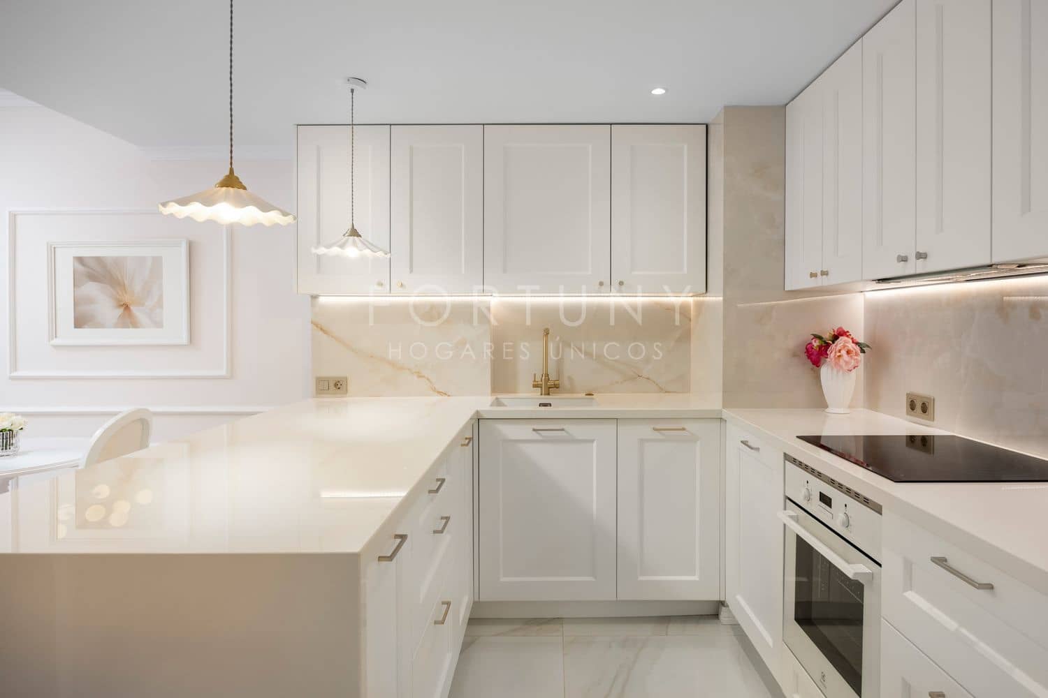 2 bedroom Apartment for rent in Puerto Banus with pool garage - € 2,800 (Ref: 9709504)