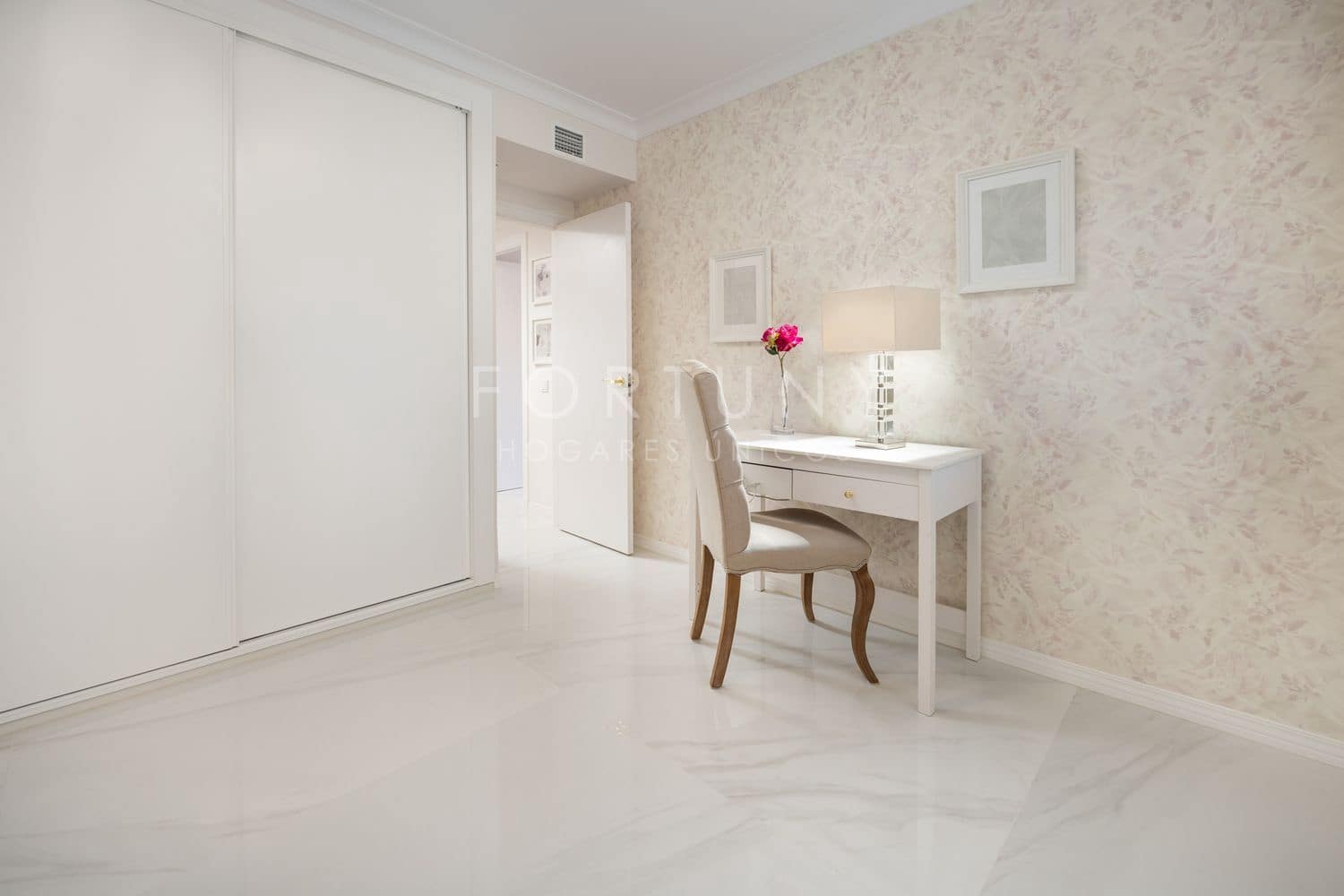 2 bedroom Apartment for rent in Puerto Banus with pool garage - € 2,800 (Ref: 9709504)