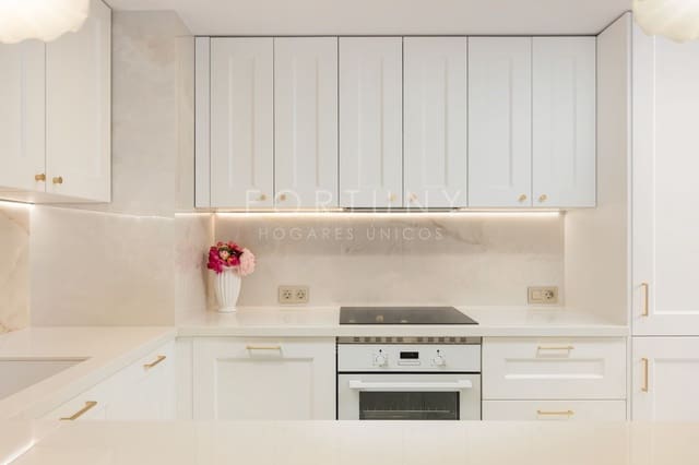 2 quarto Apartamento para arrendar em Puerto Banus, Marbella com piscina garagem - 2 800 € (Ref: 9709504)