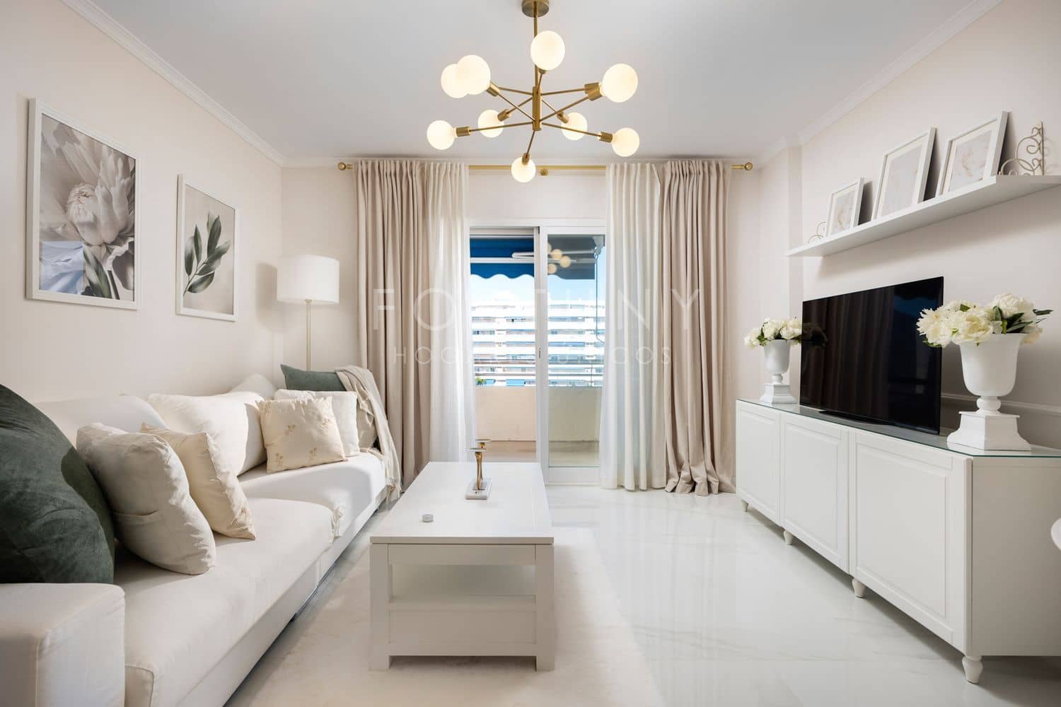 2 bedroom Apartment for rent in Puerto Banus with pool garage - € 2,800 (Ref: 9709504)