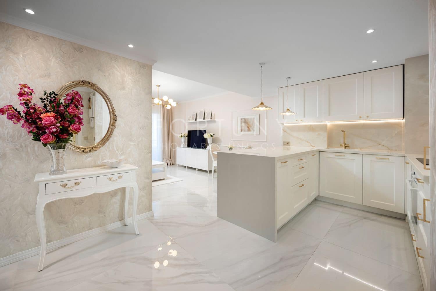 2 bedroom Apartment for rent in Puerto Banus with pool garage - € 2,800 (Ref: 9709504)