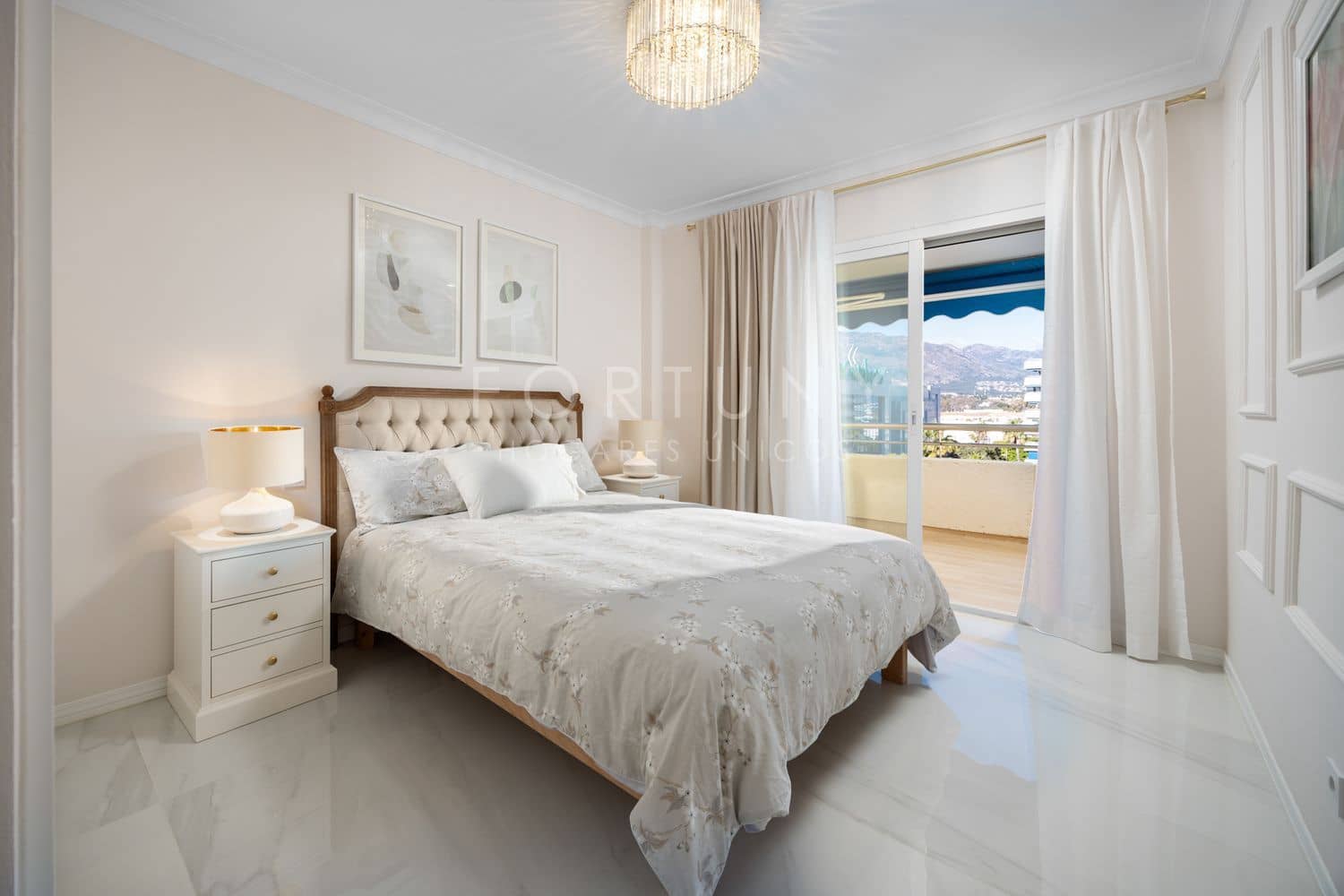 2 bedroom Apartment for rent in Puerto Banus with pool garage - € 2,800 (Ref: 9709504)