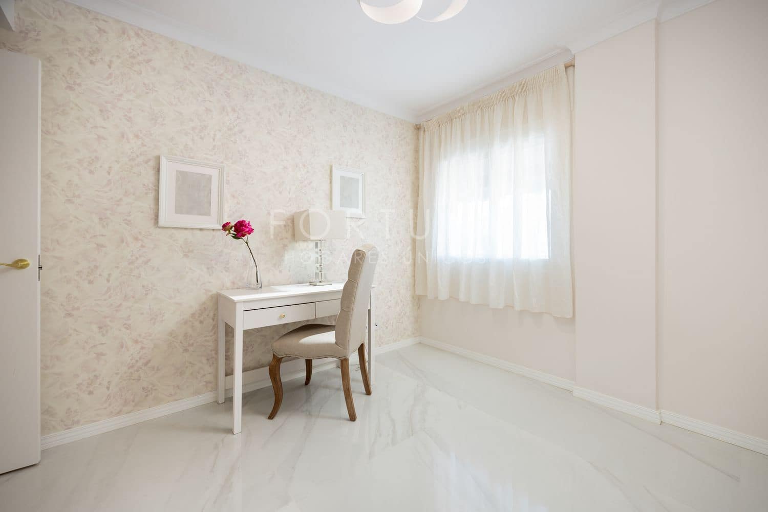 2 bedroom Apartment for rent in Puerto Banus with pool garage - € 2,800 (Ref: 9709504)