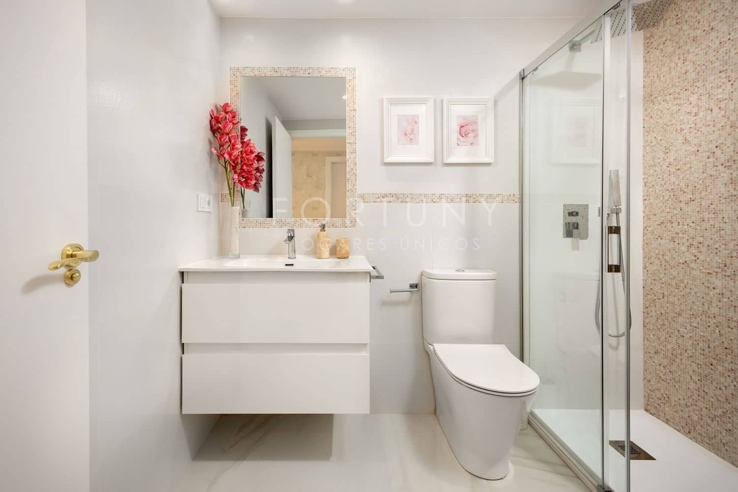 2 bedroom Apartment for rent in Puerto Banus with pool garage - € 2,800 (Ref: 9709504)