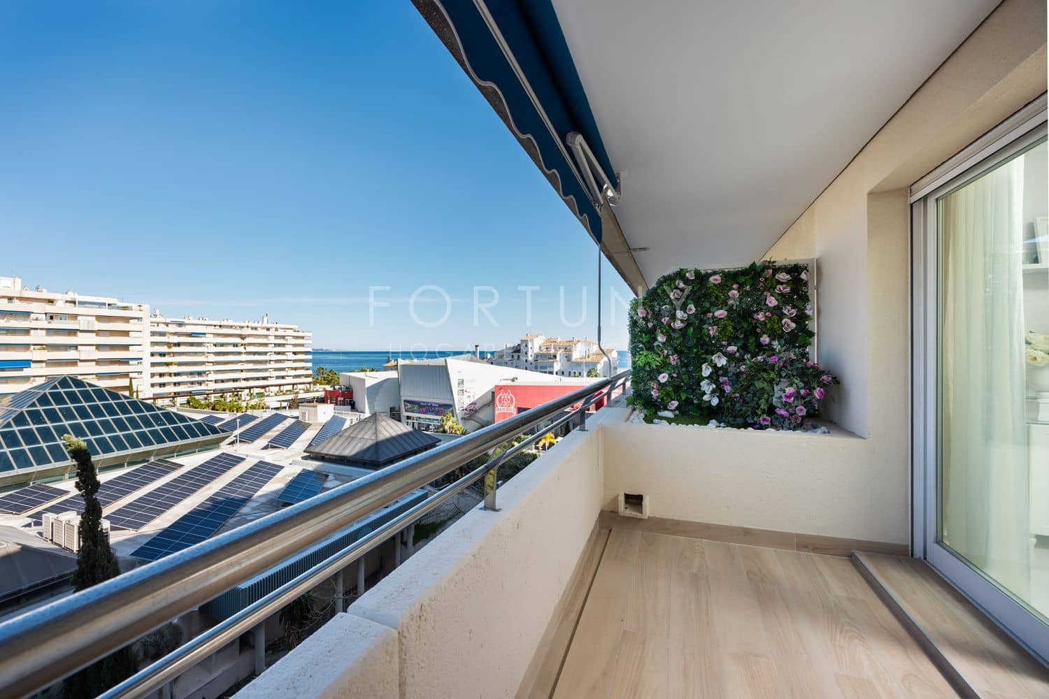 2 bedroom Apartment for rent in Puerto Banus with pool garage - € 2,800 (Ref: 9709504)