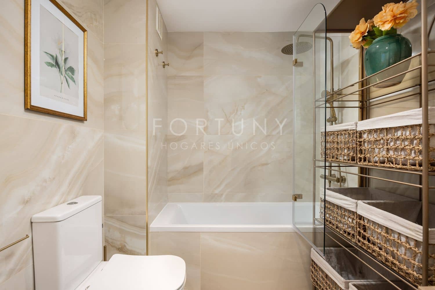 2 bedroom Apartment for rent in Puerto Banus with pool garage - € 2,800 (Ref: 9709504)