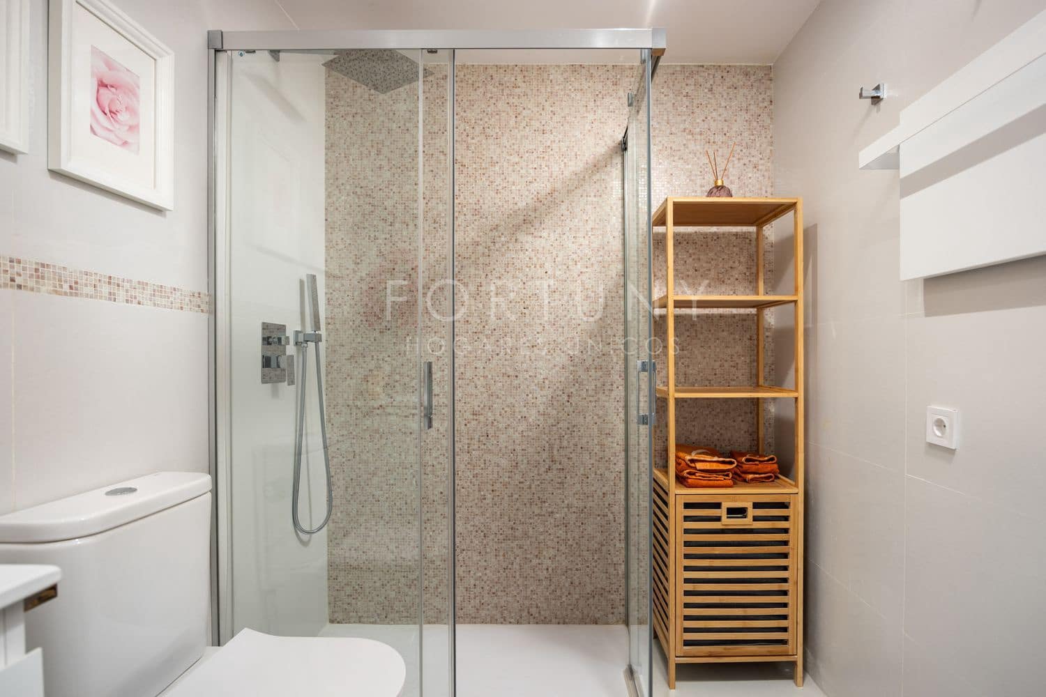 2 bedroom Apartment for rent in Puerto Banus with pool garage - € 2,800 (Ref: 9709504)