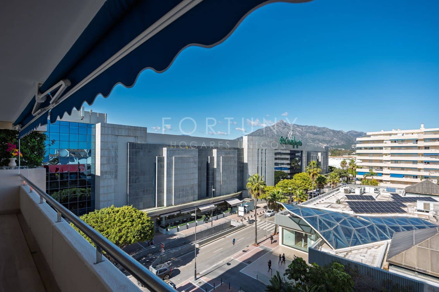 2 bedroom Apartment for rent in Puerto Banus with pool garage - € 2,800 (Ref: 9709504)