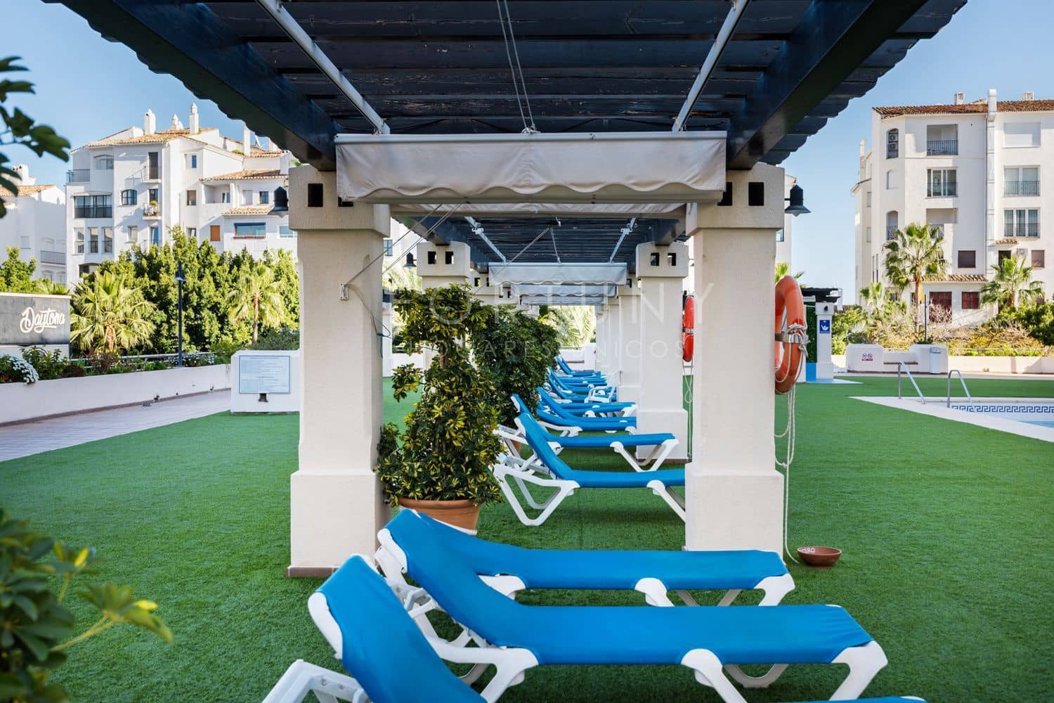 2 bedroom Apartment for rent in Puerto Banus with pool garage - € 2,800 (Ref: 9709504)