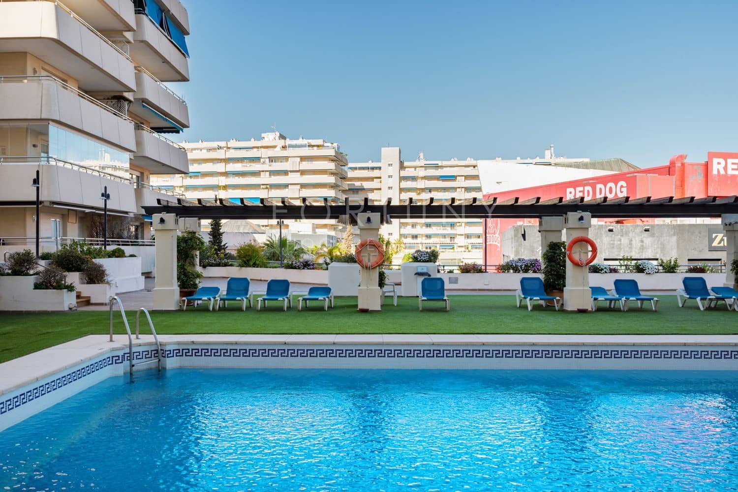 2 bedroom Apartment for rent in Puerto Banus with pool garage - € 2,800 (Ref: 9709504)