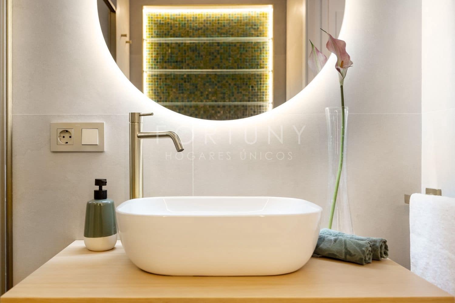 1 bedroom Apartment for rent in Puerto Banus with pool garage - € 1,900 (Ref: 9714325)