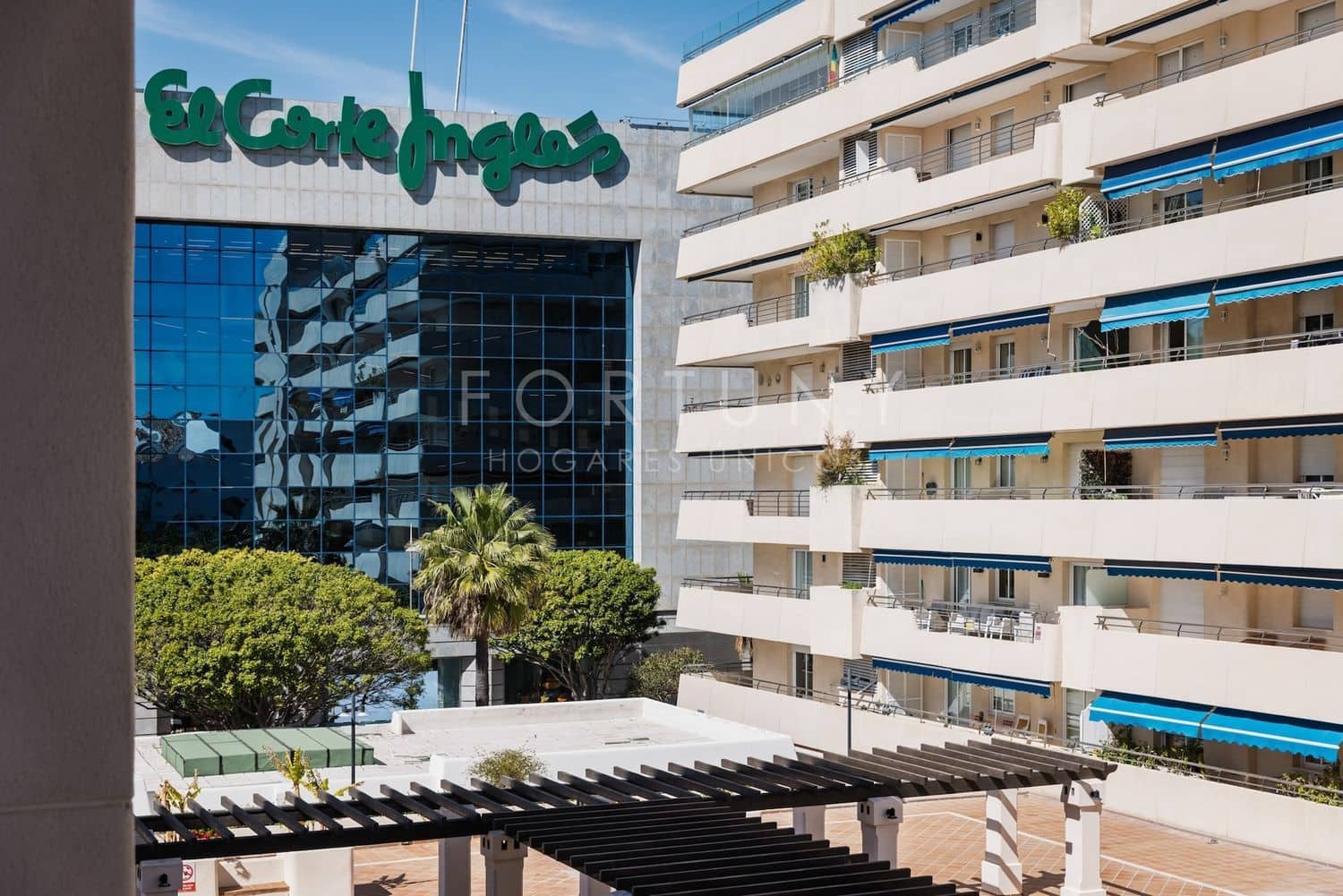 1 bedroom Apartment for rent in Puerto Banus with pool garage - € 1,900 (Ref: 9714325)