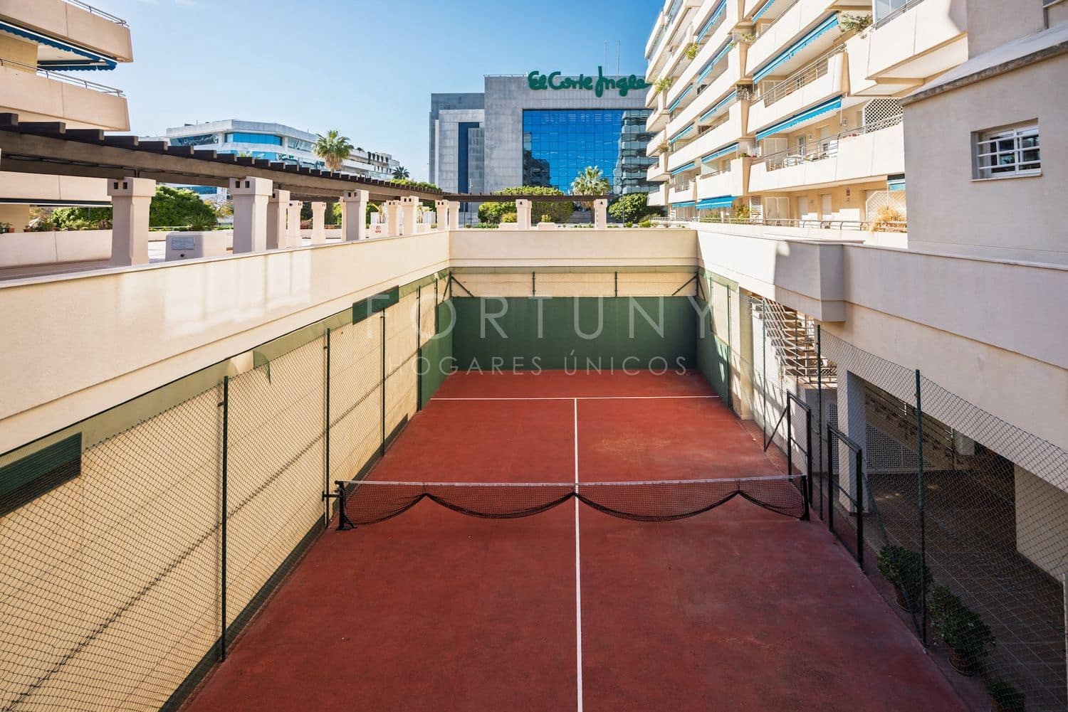 1 bedroom Apartment for rent in Puerto Banus with pool garage - € 1,900 (Ref: 9714325)
