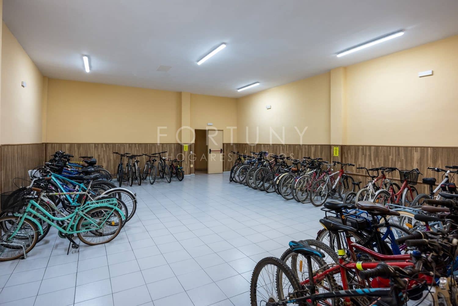 1 bedroom Apartment for rent in Puerto Banus with pool garage - € 1,900 (Ref: 9714325)