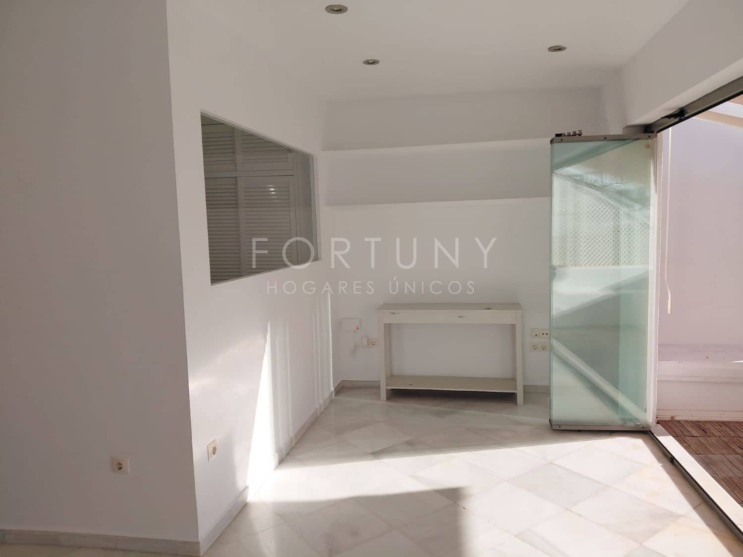 1 soverom Leilighet til salgs i Malaga by med svømmebasseng garasje - € 335 000 (Ref: 9714327)