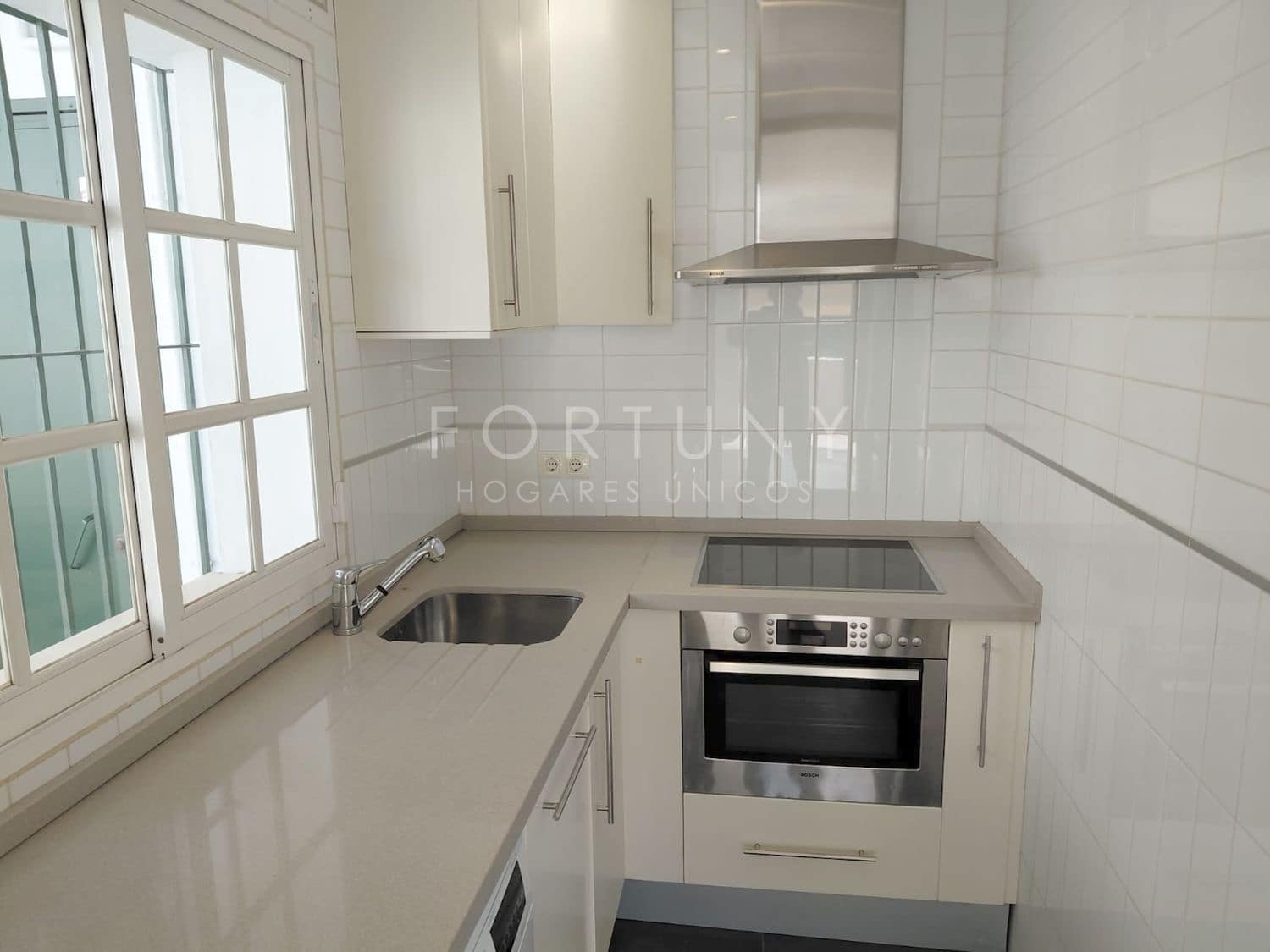 1 soverom Leilighet til salgs i Malaga by med svømmebasseng garasje - € 335 000 (Ref: 9714327)