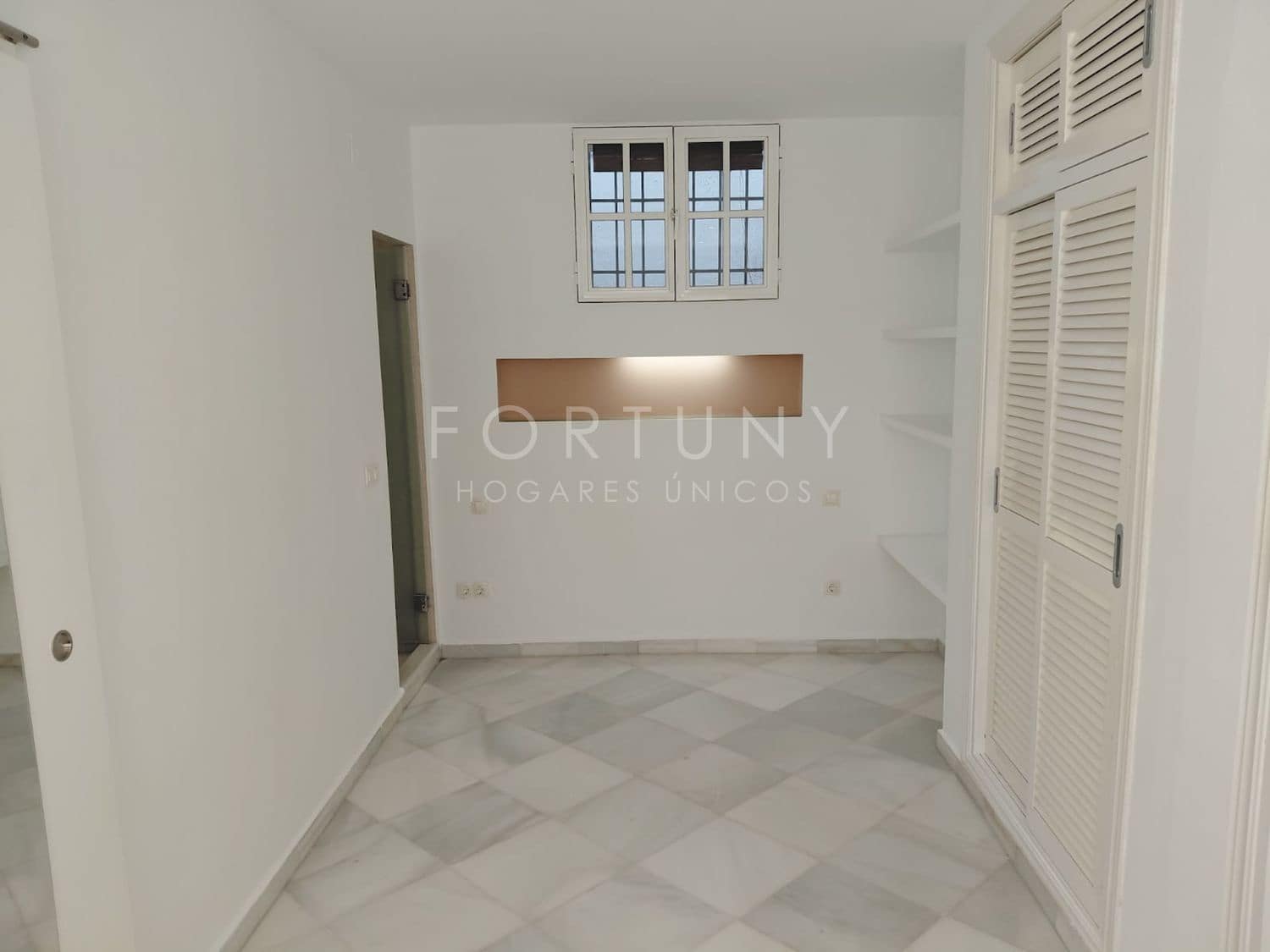 1 soverom Leilighet til salgs i Malaga by med svømmebasseng garasje - € 335 000 (Ref: 9714327)