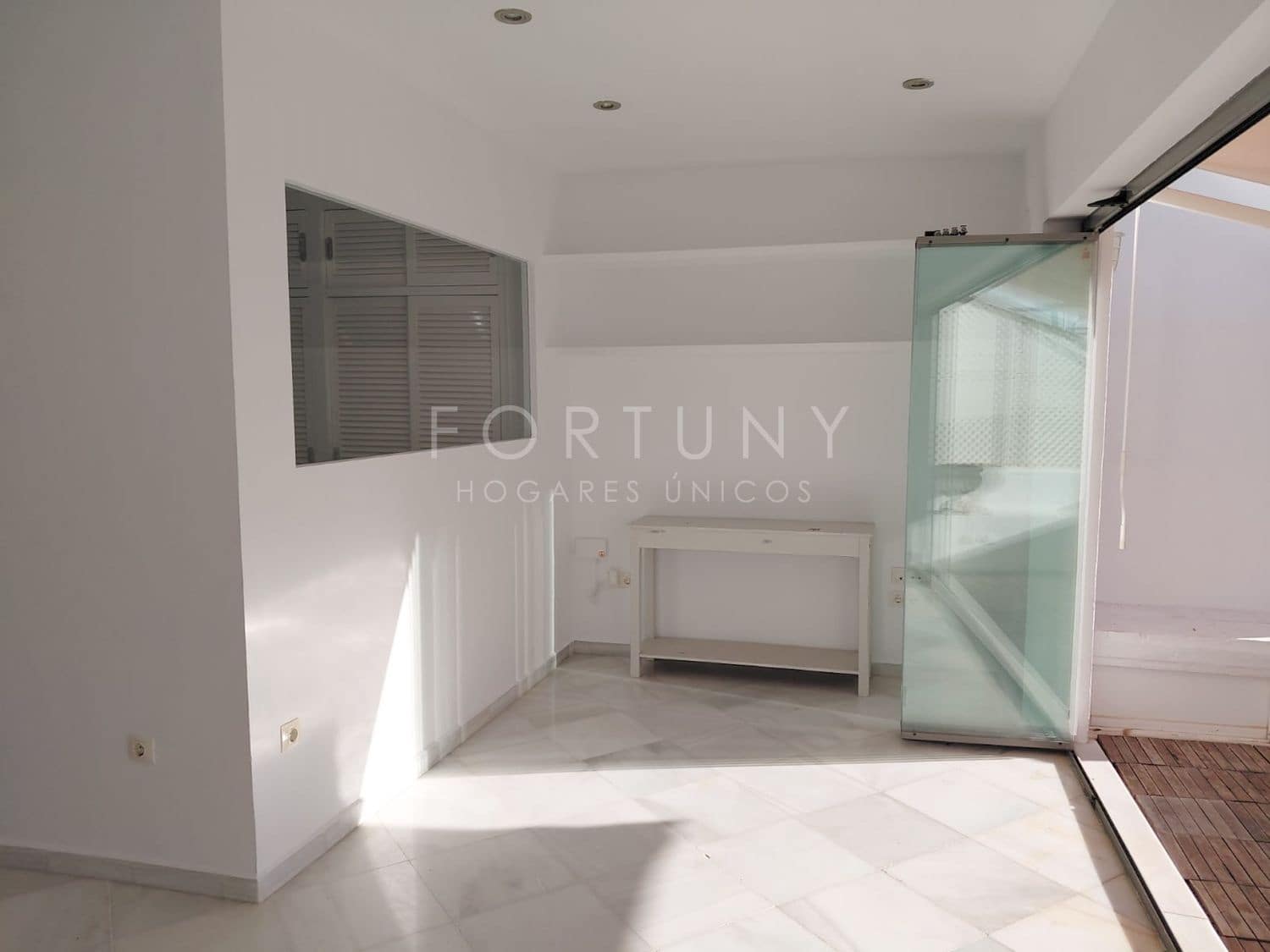 1 soverom Leilighet til salgs i Malaga by med svømmebasseng garasje - € 335 000 (Ref: 9714327)