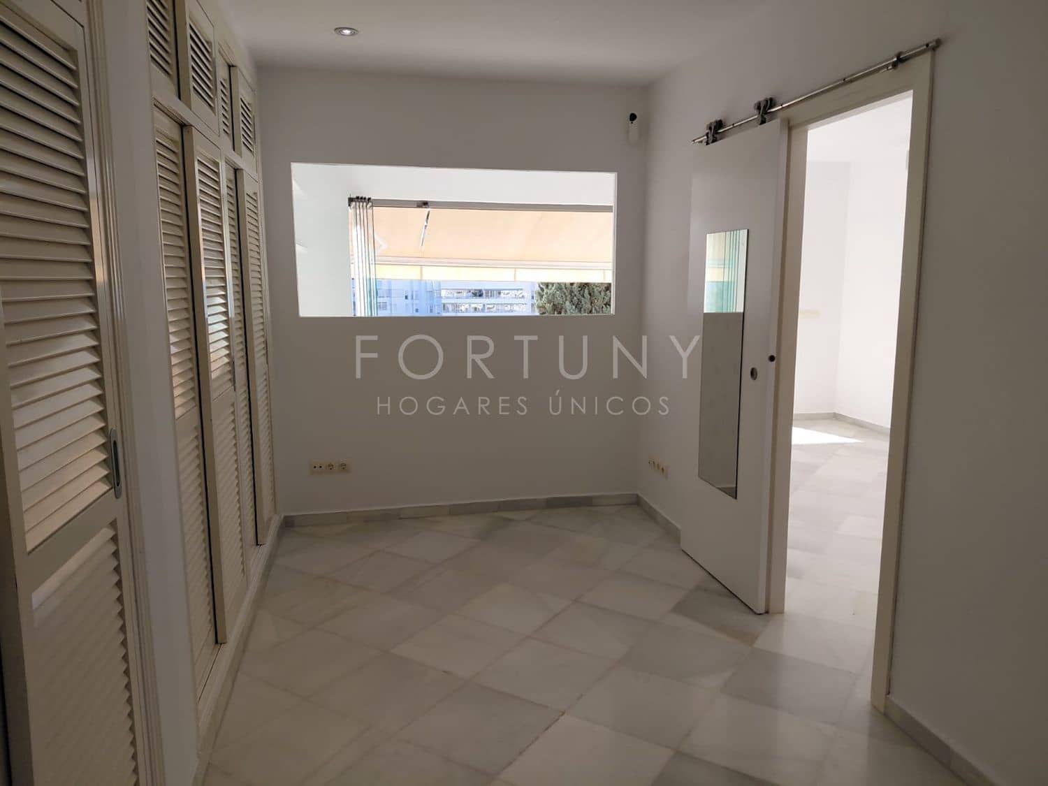 1 soverom Leilighet til salgs i Malaga by med svømmebasseng garasje - € 335 000 (Ref: 9714327)