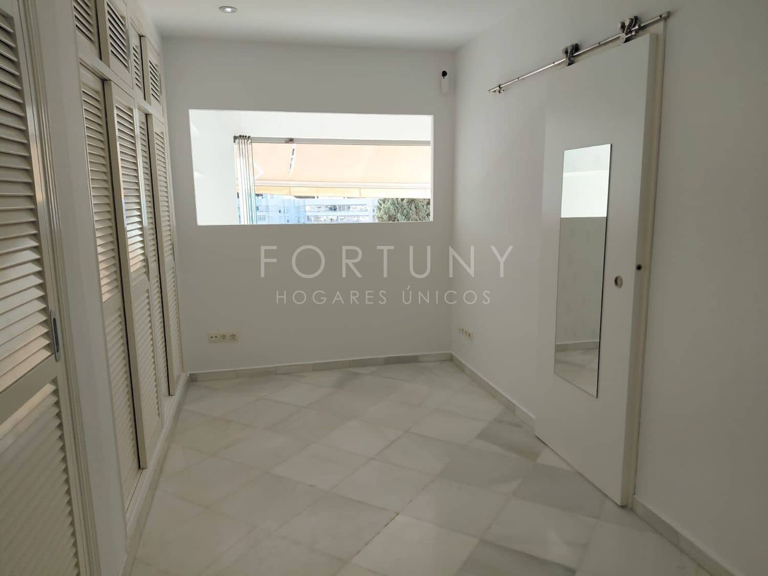 1 soverom Leilighet til salgs i Malaga by med svømmebasseng garasje - € 335 000 (Ref: 9714327)