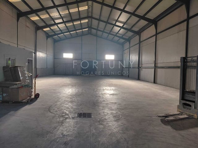 Komercyjne do wynajęcia w Colmenar - 2 700 € (Ref: 9777520)