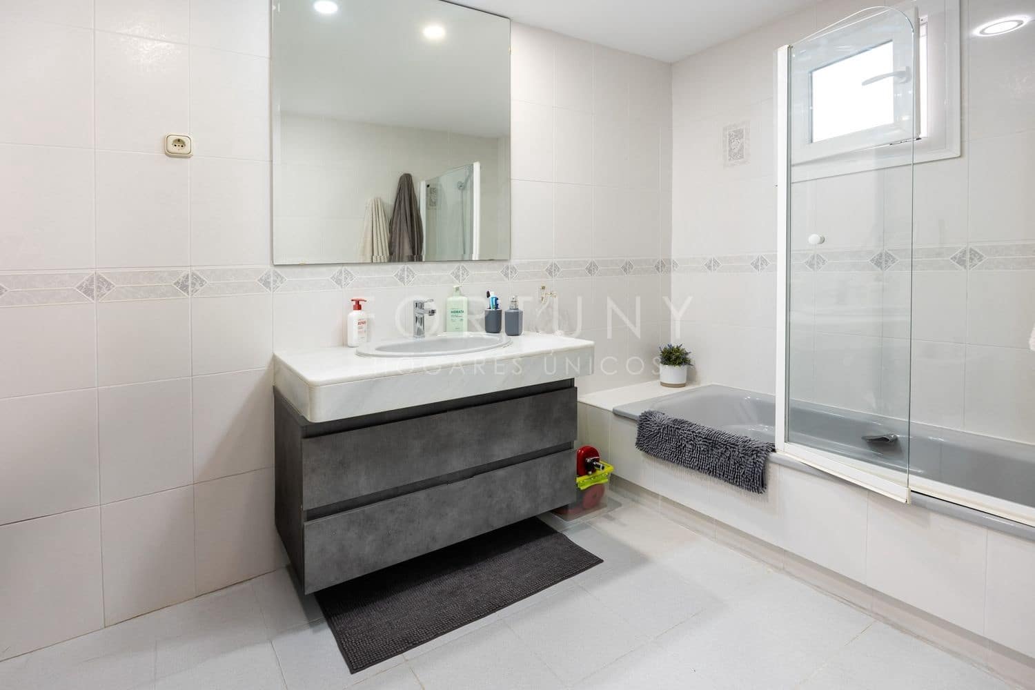 5 soverom Leilighet til salgs i Malaga by med svømmebasseng garasje - € 1 200 000 (Ref: 9790056)