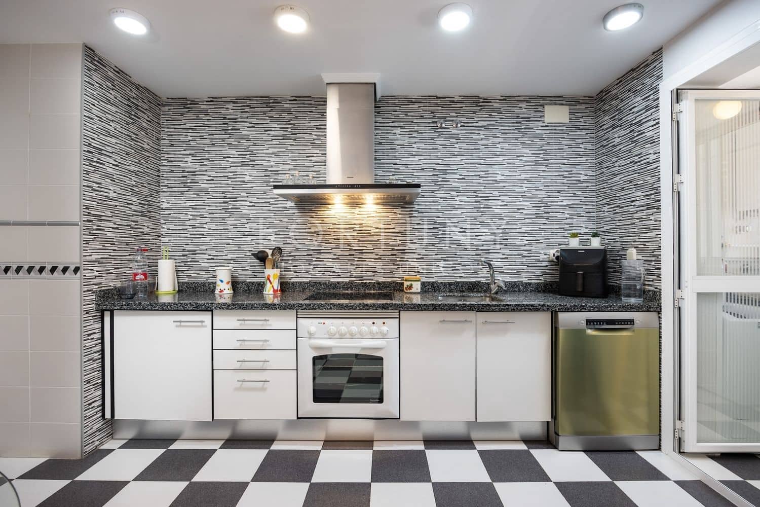 5 soverom Leilighet til salgs i Malaga by med svømmebasseng garasje - € 1 200 000 (Ref: 9790056)