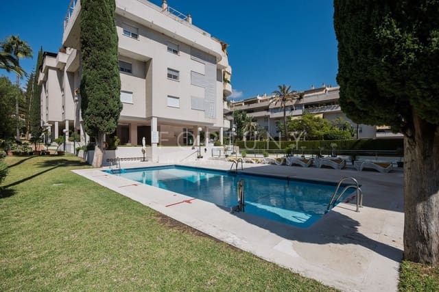5 soverom Leilighet til salgs i Los Pinos, Málaga by med svømmebasseng garasje - € 1 200 000 (Ref: 9790056)