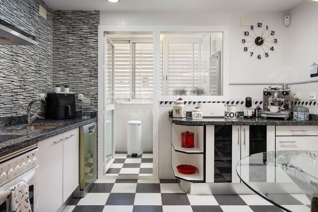 5 soverom Leilighet til salgs i Los Pinos, Málaga by med svømmebasseng garasje - € 1 200 000 (Ref: 9790056)