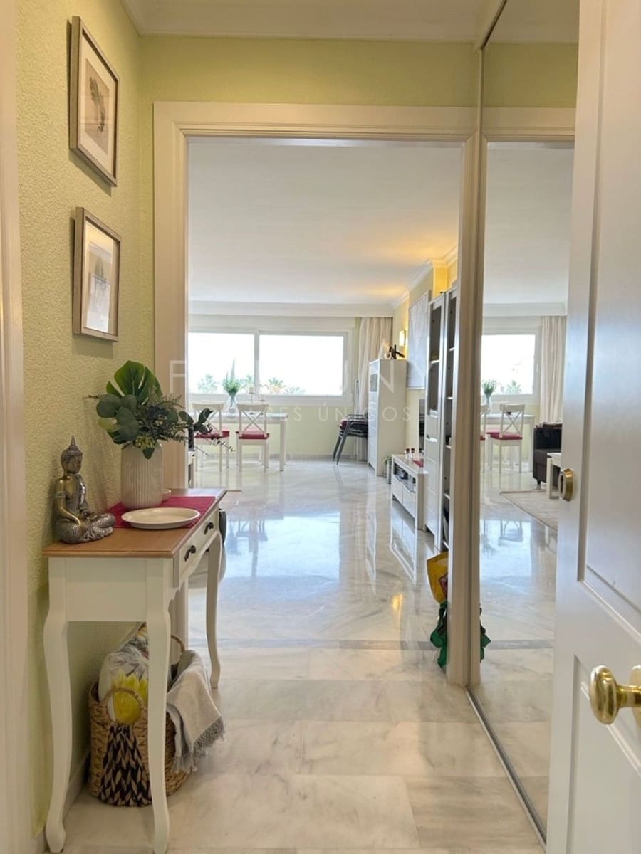 1 Zimmer Apartment zu vermieten in Torrequebrada mit Pool Garage - 1.200 € (Ref: 9848985)