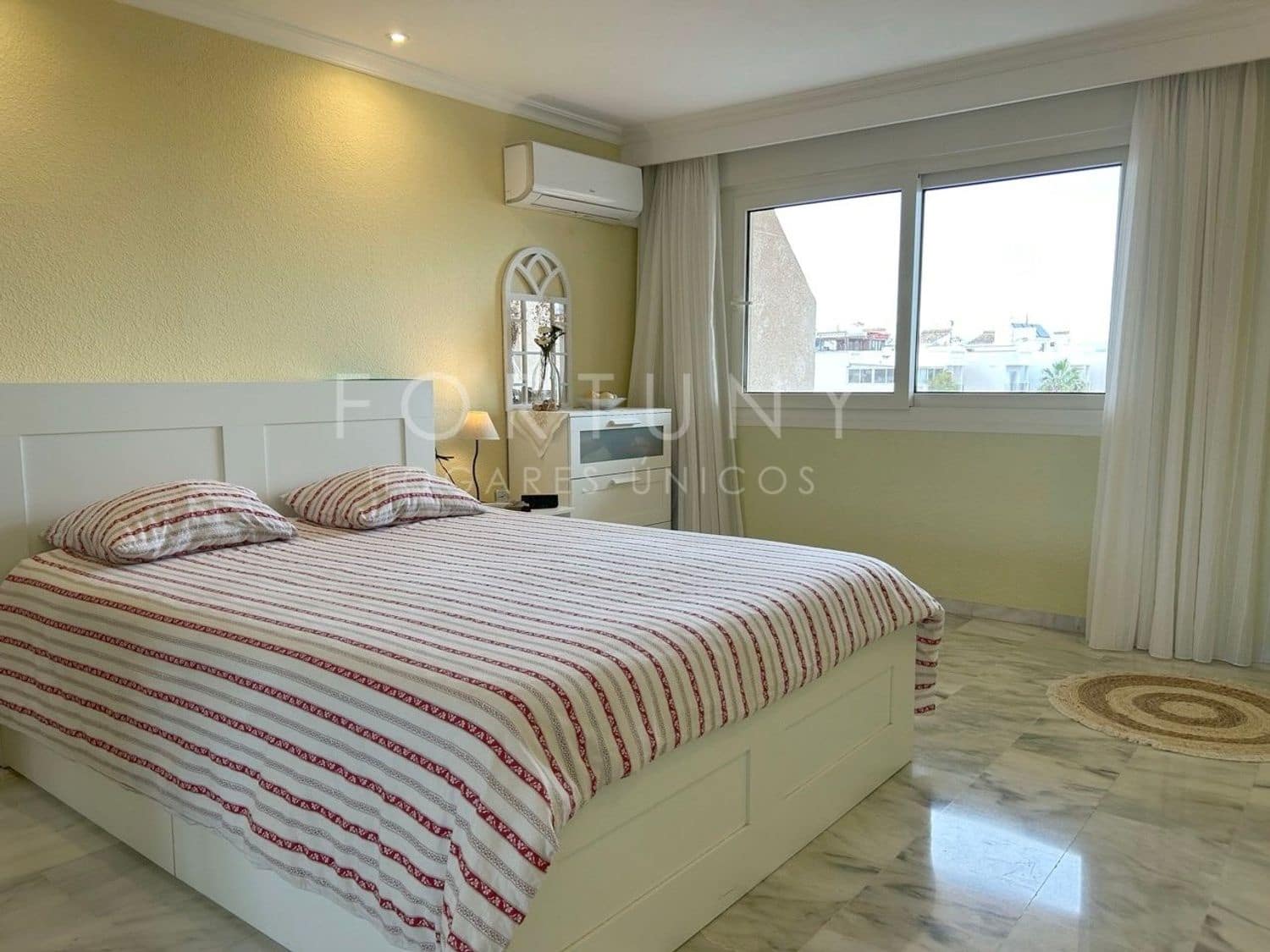1 Zimmer Apartment zu vermieten in Torrequebrada mit Pool Garage - 1.200 € (Ref: 9848985)