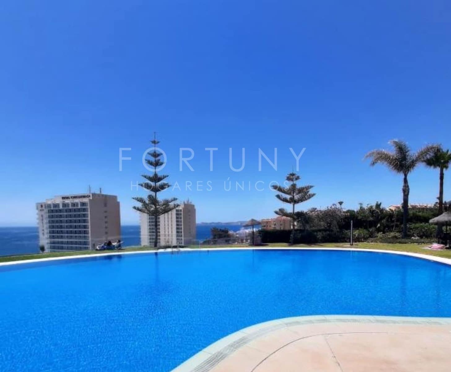 1 Zimmer Apartment zu vermieten in Torrequebrada mit Pool Garage - 1.200 € (Ref: 9848985)