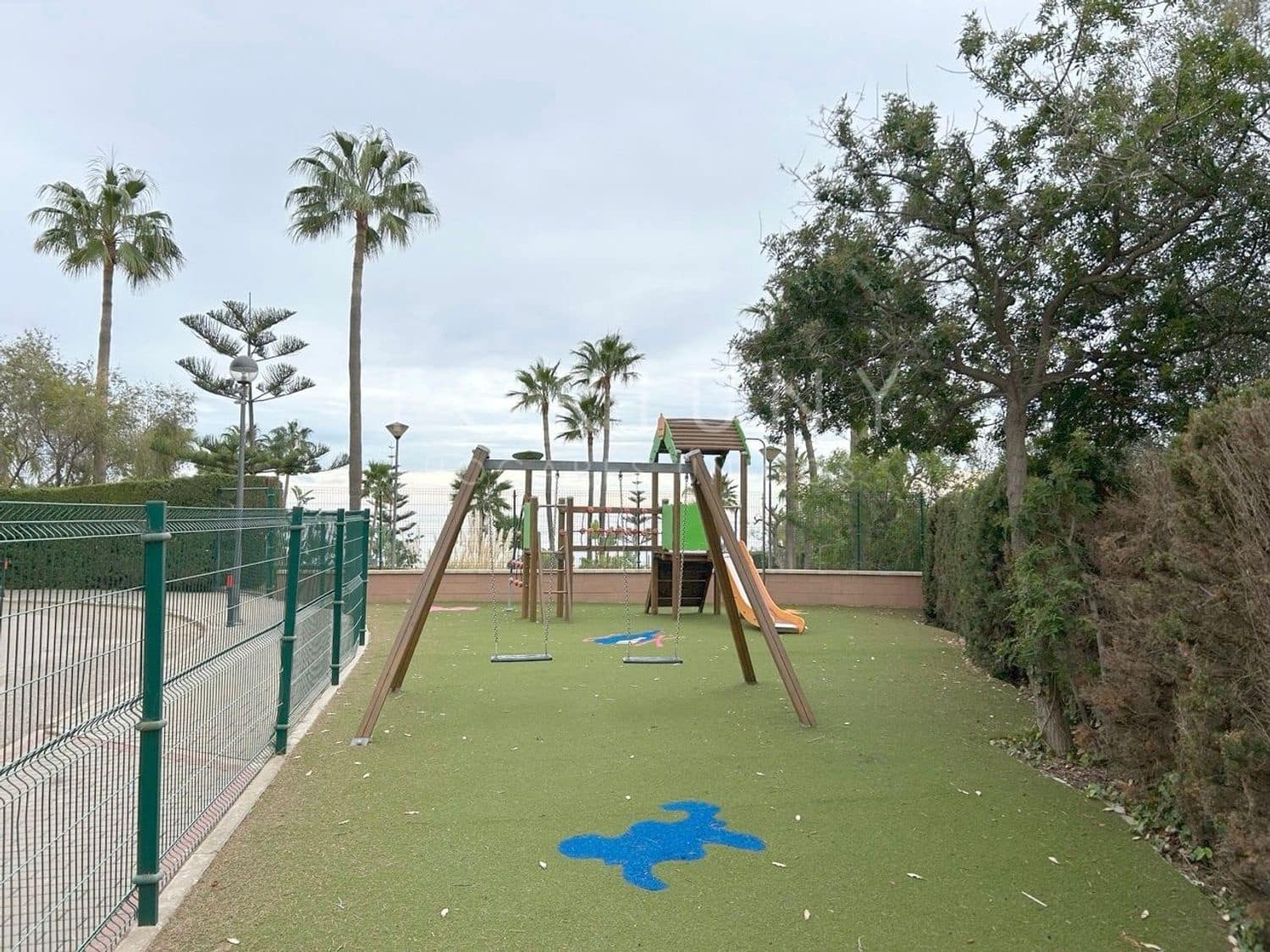 1 Zimmer Apartment zu vermieten in Torrequebrada mit Pool Garage - 1.200 € (Ref: 9848985)