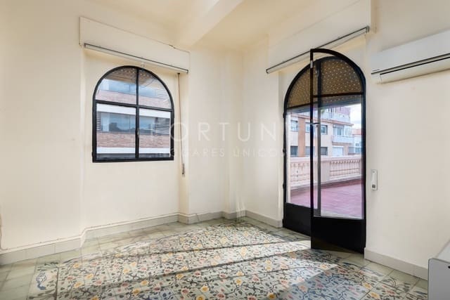 7 bedroom Apartment for sale in Ensanche Centro, Málaga city with garage - € 1,300,000 (Ref: 9880551)