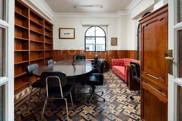 7 bedroom Apartment for sale in Ensanche Centro, Málaga city with garage - € 1,300,000 (Ref: 9880551)