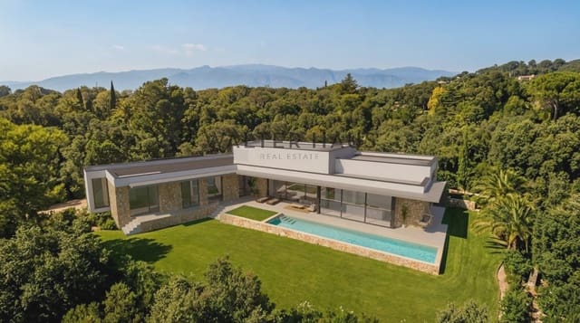 4 slaapkamer Villa te koop in Platja d'Aro, Castell-Platja d'Aro - € 2.800.000 (Ref: 10016833)