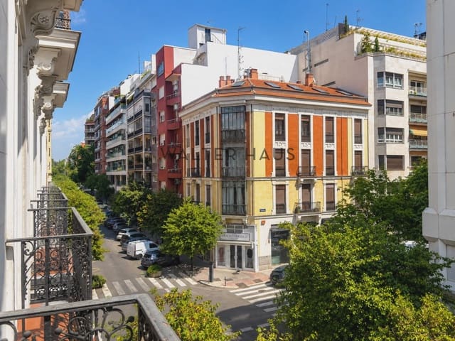 Appartement de 2 chambres à louer à Castellana, Madrid ville avec garage - 3 900 € (Ref: 10019375)