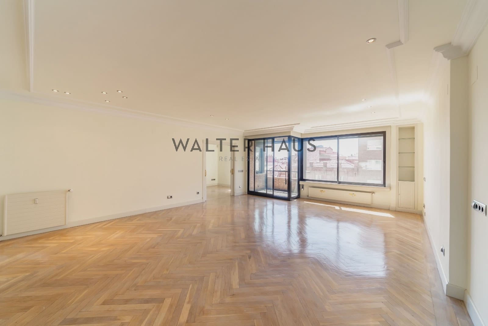 4 bedroom Flat for rent in Madrid city with pool garage - € 4,900 (Ref: 10046228)