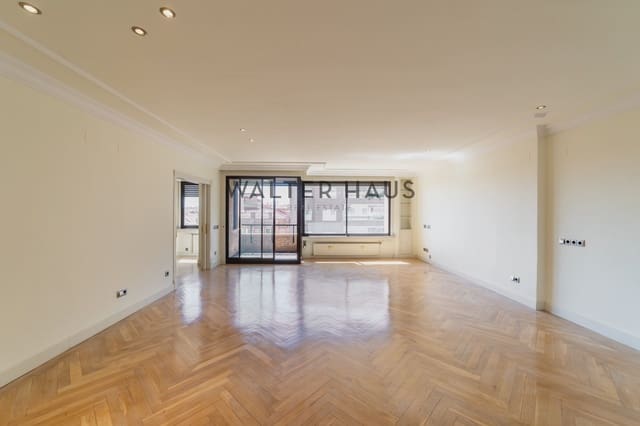 4 bedroom Flat for rent in Almagro, Madrid city with pool garage - € 4,900 (Ref: 10046228)