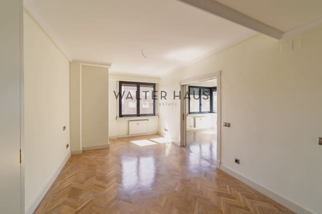 4 bedroom Flat for rent in Almagro, Madrid city with pool garage - € 4,900 (Ref: 10046228)