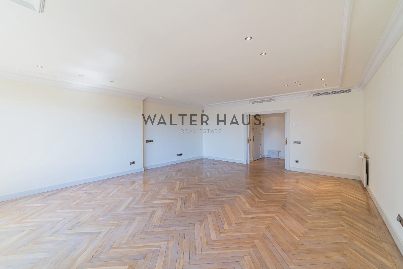 4 bedroom Flat for rent in Madrid city with pool garage - € 4,900 (Ref: 10046228)
