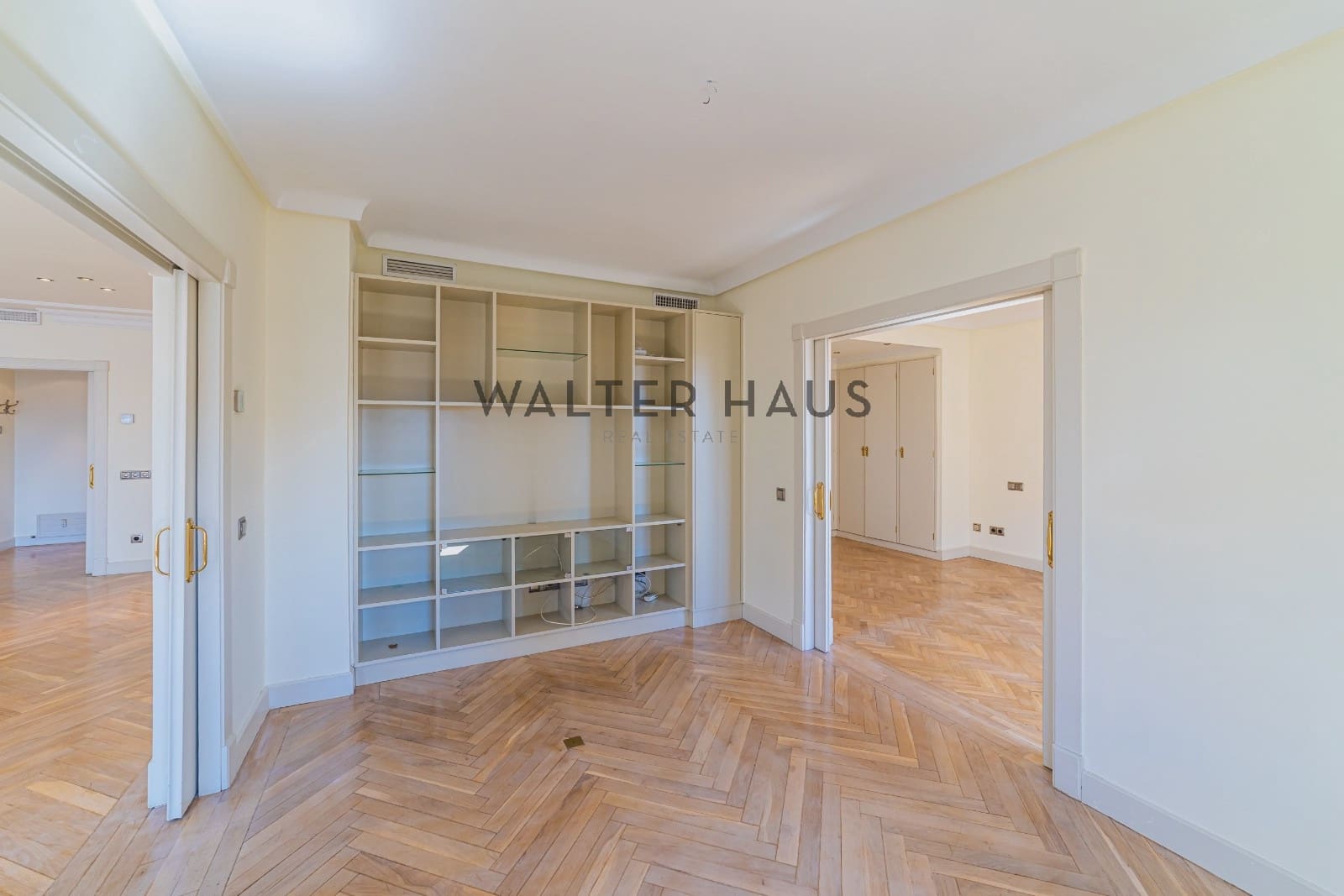 4 bedroom Flat for rent in Madrid city with pool garage - € 4,900 (Ref: 10046228)