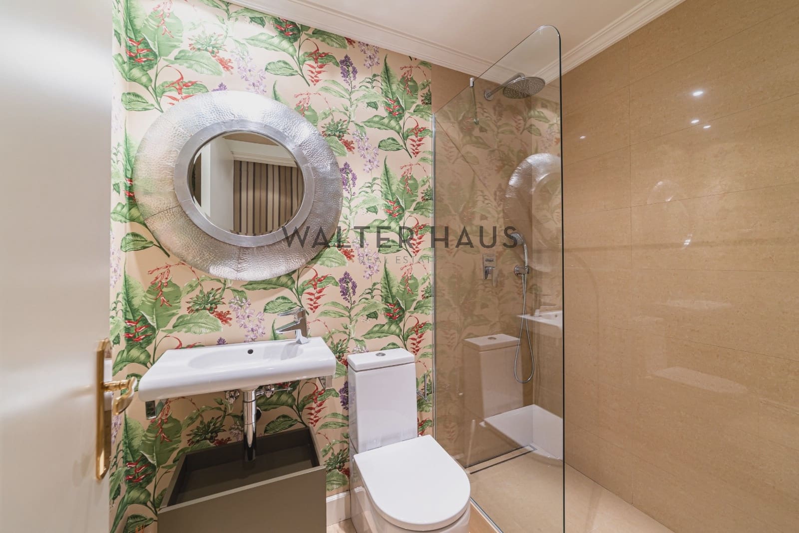4 bedroom Flat for rent in Madrid city with pool garage - € 4,900 (Ref: 10046228)