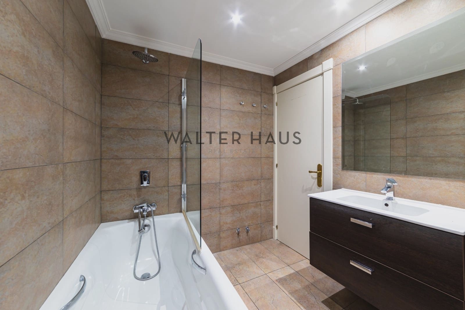 4 bedroom Flat for rent in Madrid city with pool garage - € 4,900 (Ref: 10046228)
